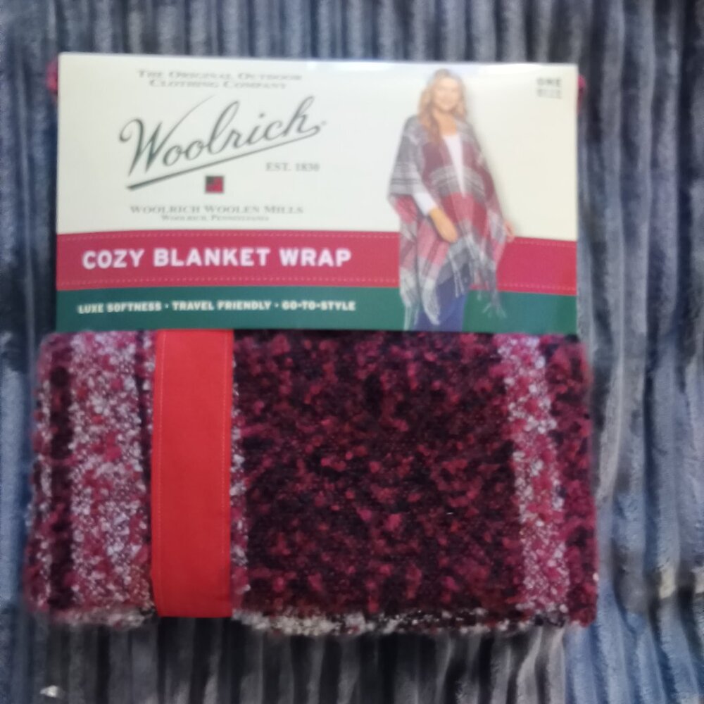 Woolrich Cozy Blanket Wrap - Picture 5 of 5